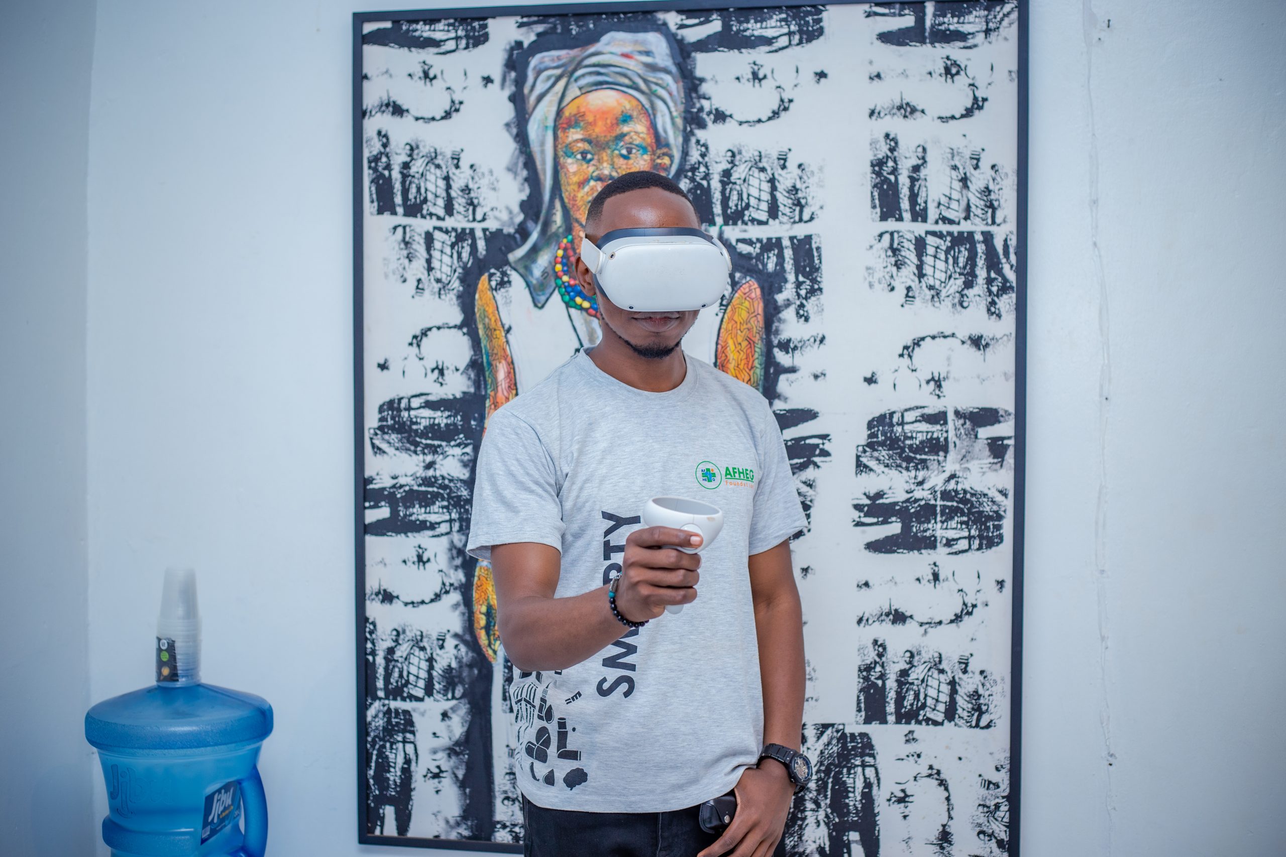 Phillip experiencing VR with AFHEG Smarty shirt